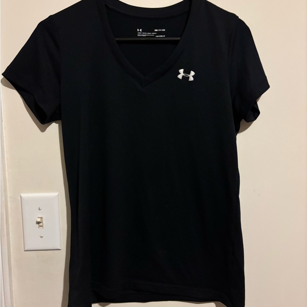 Under Armour Women's Black V-Neck Top